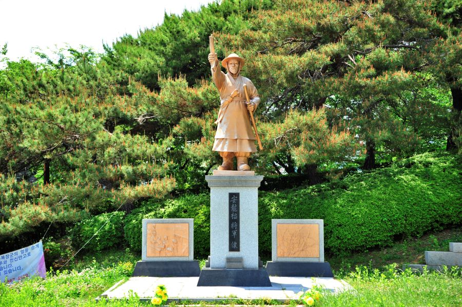 수영사적공원 안용복 동상
