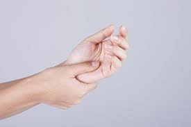 손가락 끝이 저린 이유