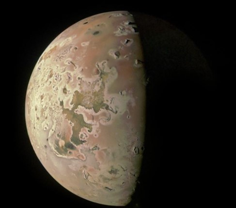 이오 위성 사진