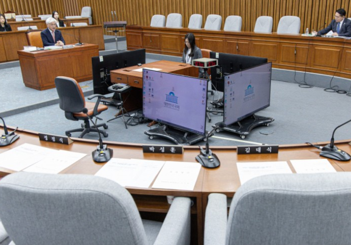 출석하지 않은 국회인사청문회 사진