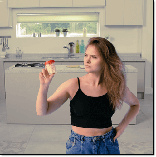 설탕을 쳐다 보는 당뇨병성 케톤산증이 있는 여성