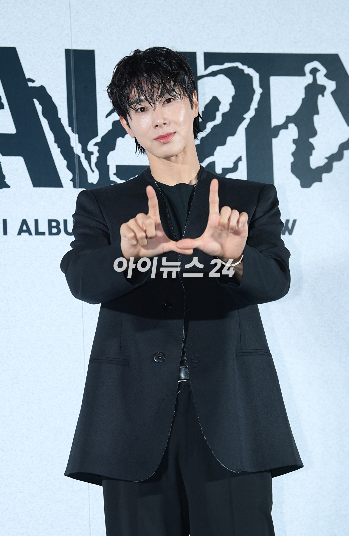 동방신기 유노윤호가 7일 오후 서울 강남구 코엑스 메가박스에서 열린 유노윤호 세 번째 미니앨범 &#39;리얼리티 쇼&#39;(Reality Show) 기자간담회에 참석하고 있다. [사진=정소희 기자]