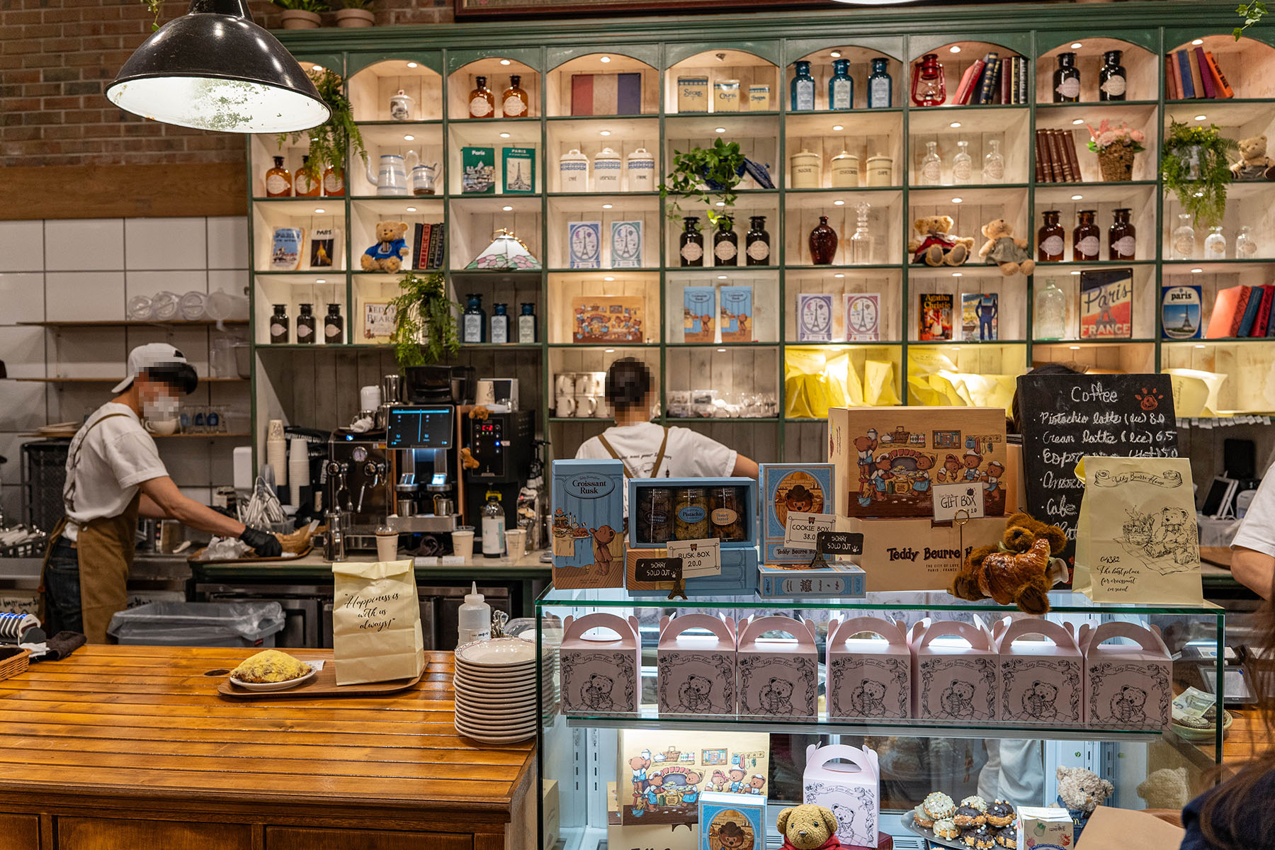 테디뵈르하우스 더현대서울점 내부