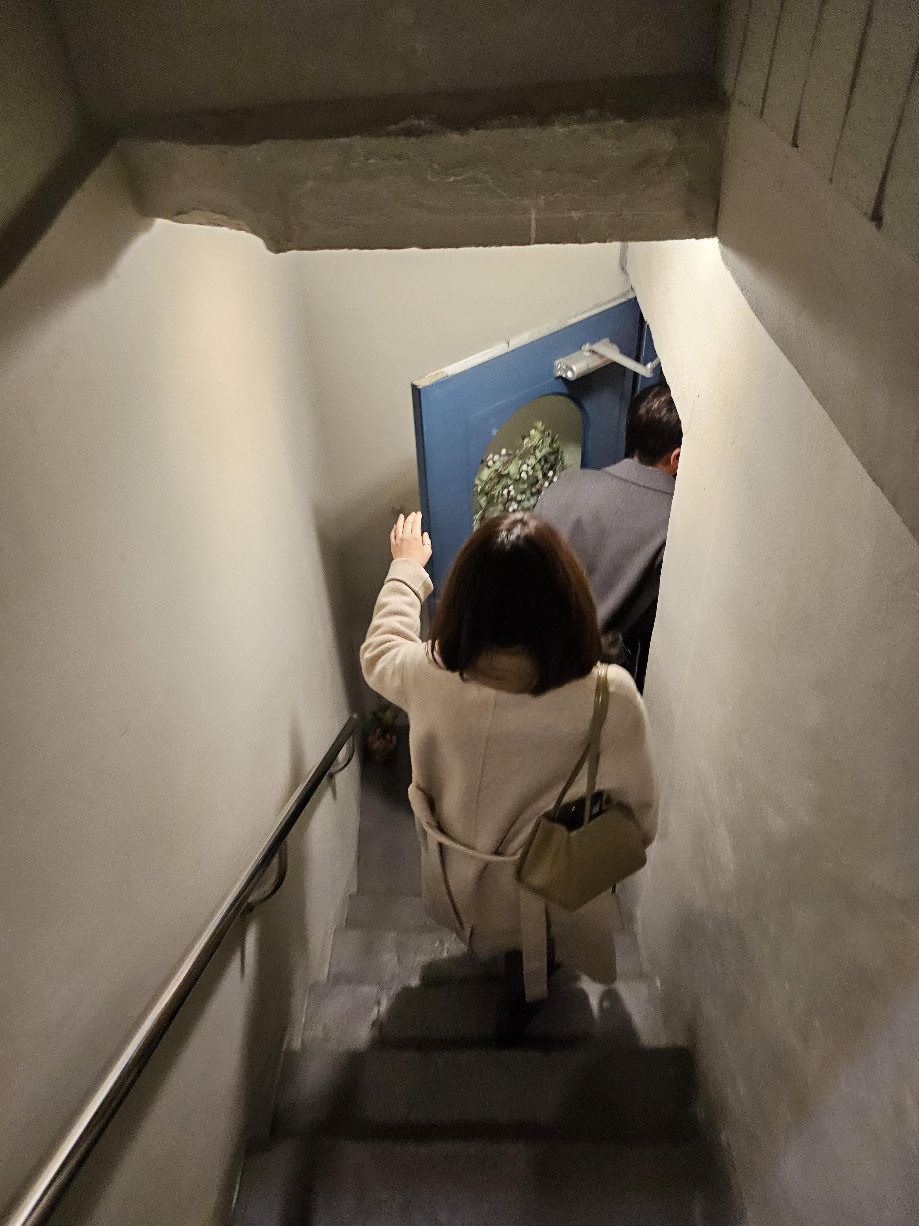 가게로 들어가는 계단