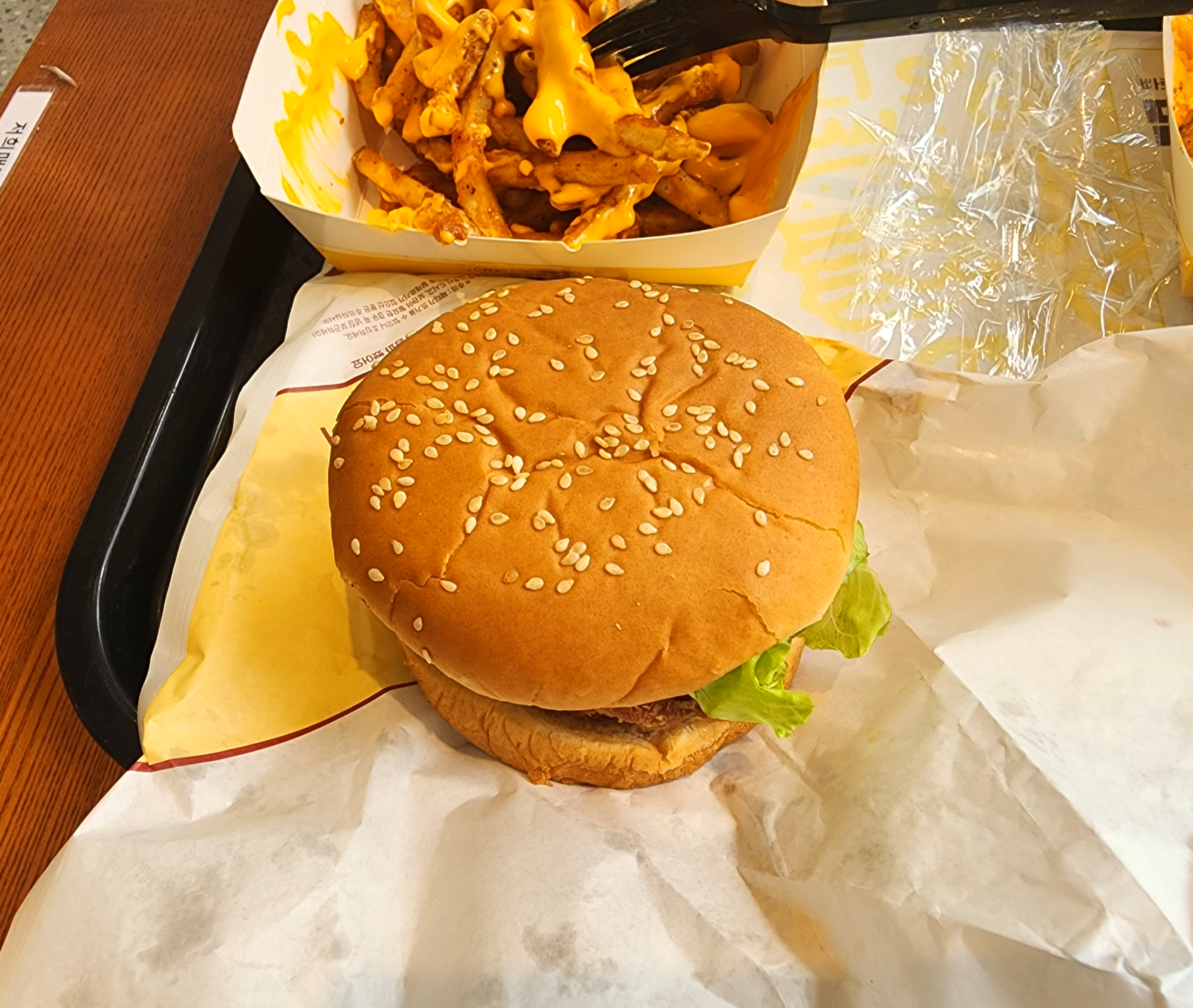 맘스터치_에드워드리싸이버거