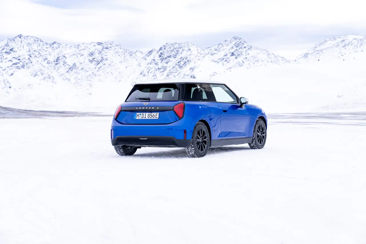 미니 해치백 SE 차량 이미지