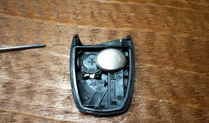 현대 싼타페 리모컨 건전지 교체 전 확인