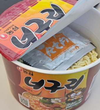 2025년 한국에서 가장 인기 있는 컵라면 TOP 10