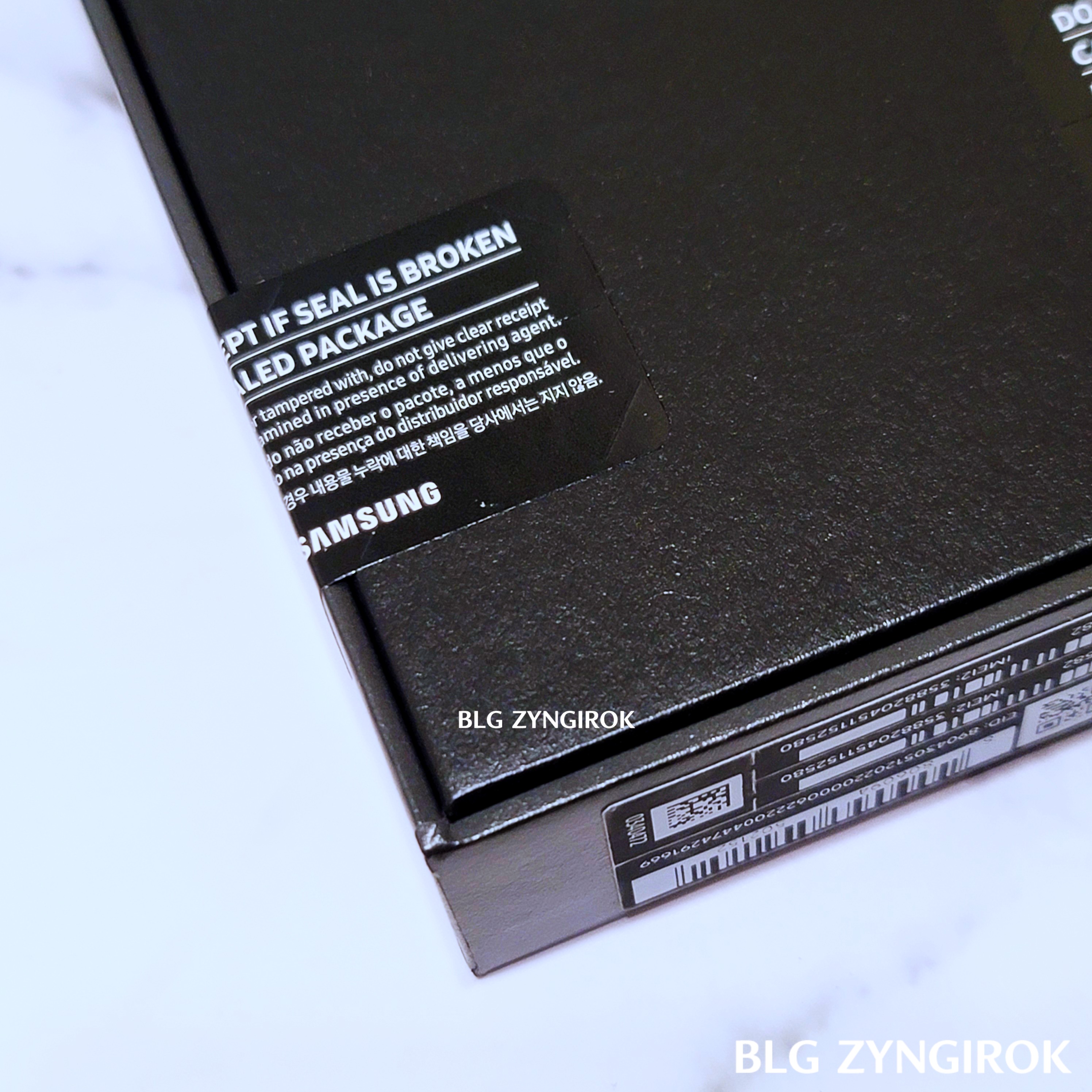 상자-뒷편-왼쪽에-붙어있는-밀봉씰-모습이다.