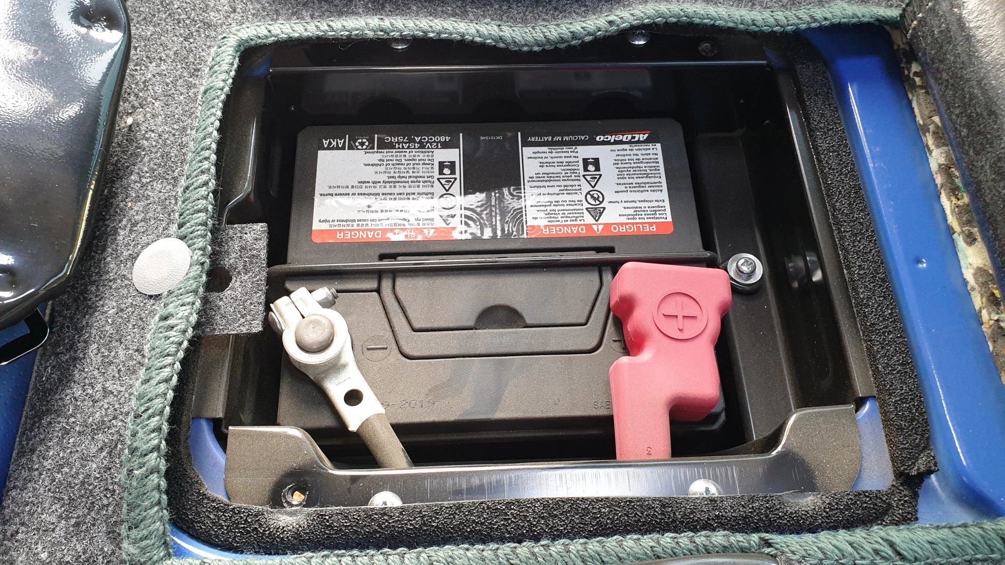 배터리 단자 연결 완료 모습