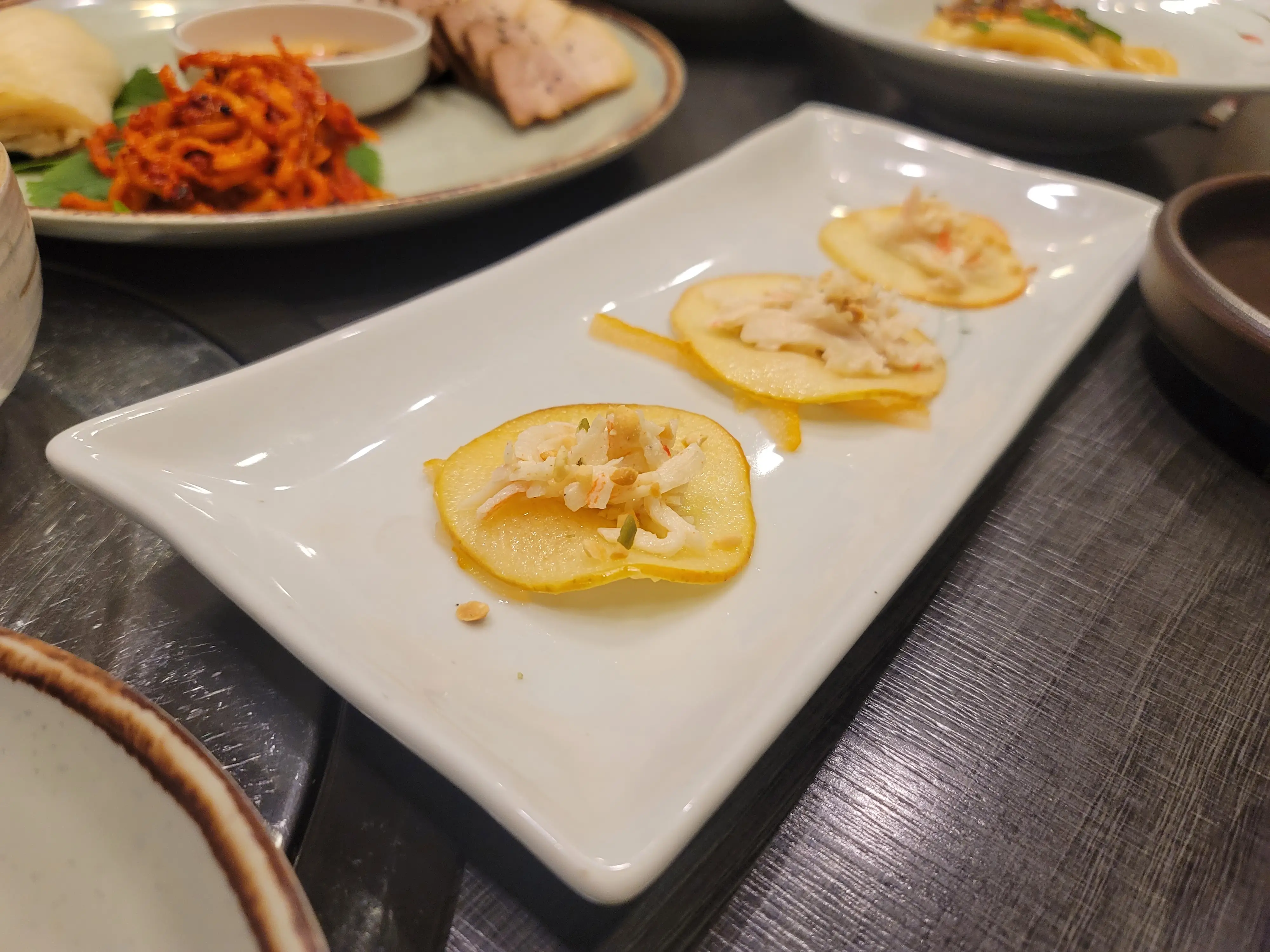 개인요리인듯 하다. 맛은 그냥 그렇다. 상큼한 맛이 나쁘지는 않다.