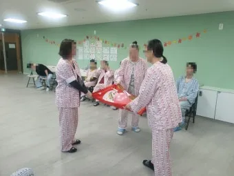 협동 레크레이션 게임 추천 1분 안에 팀워크 폭발 Minute to Win It 스타일_14