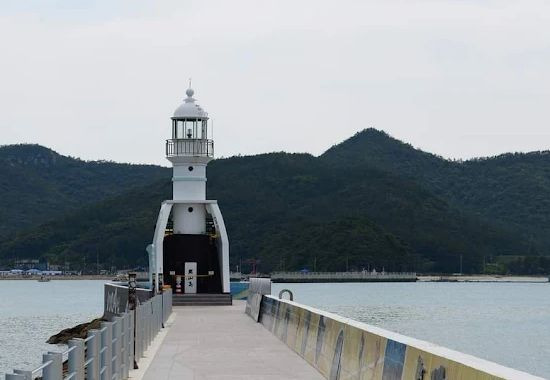 흑산도 항 방파제 등대