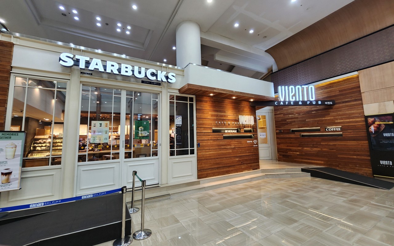 델피노 로비 스타벅스와 비엔토카페