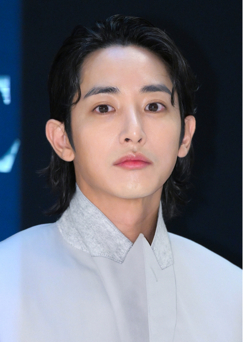 이수혁