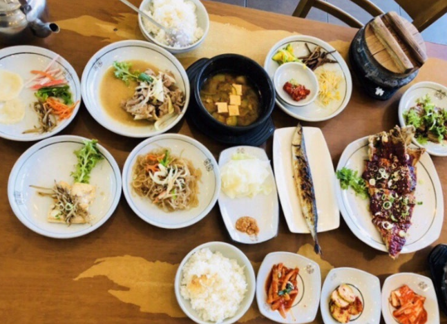 9. 이천휴게소 – 쌀밥정식 (중부고속도로)