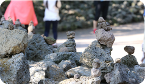 휴애리 전통놀이 돌탑쌓기 놀이 이미지 출처: 휴애리 홈페이지