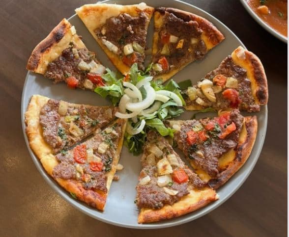 레바논의 마나케쉬: 중동의 피자라고 불리는 간식