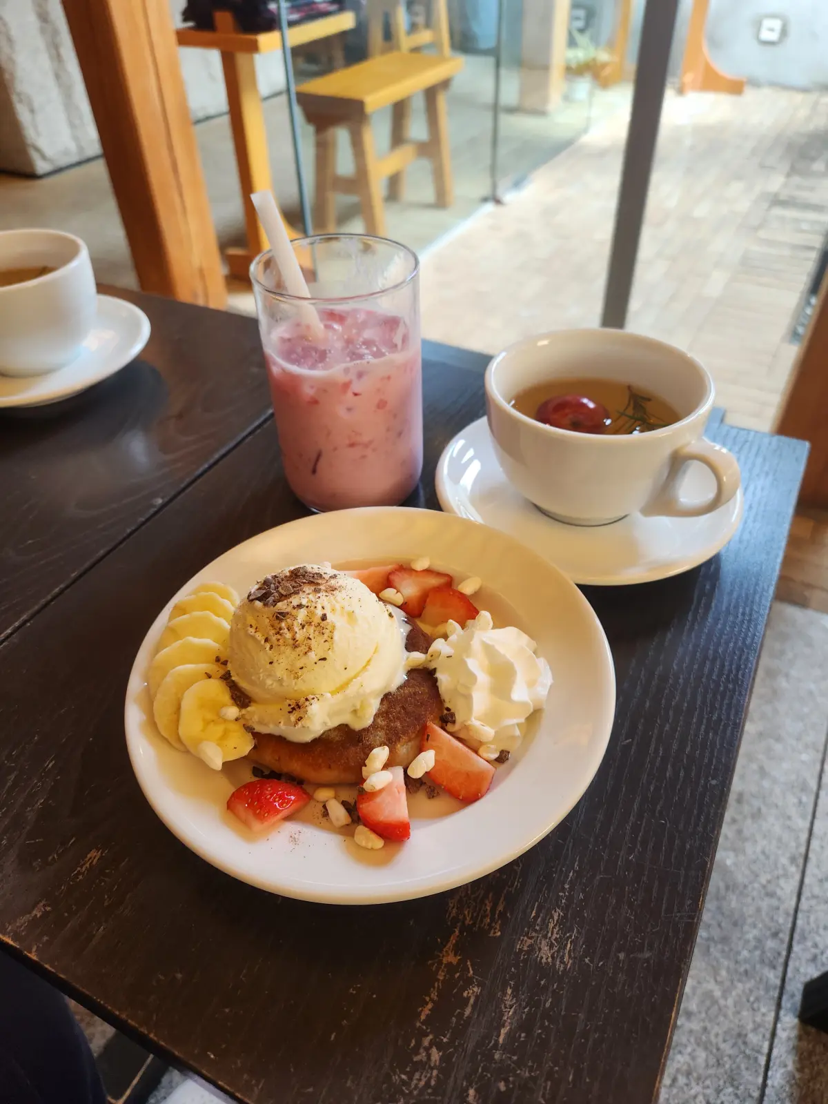 종로-서촌-분위기-좋은-카페-타이드워터-코리안-스윗-팬케이크-딸기라떼-수제-사과티