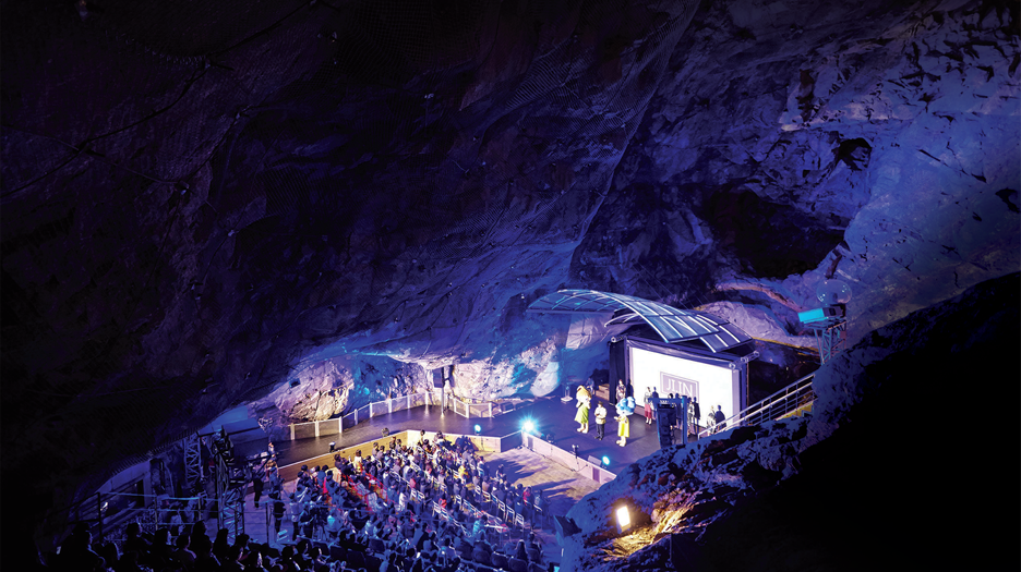 광명동굴 사계절 내내 쾌적한 테마파크형 동굴 탐험