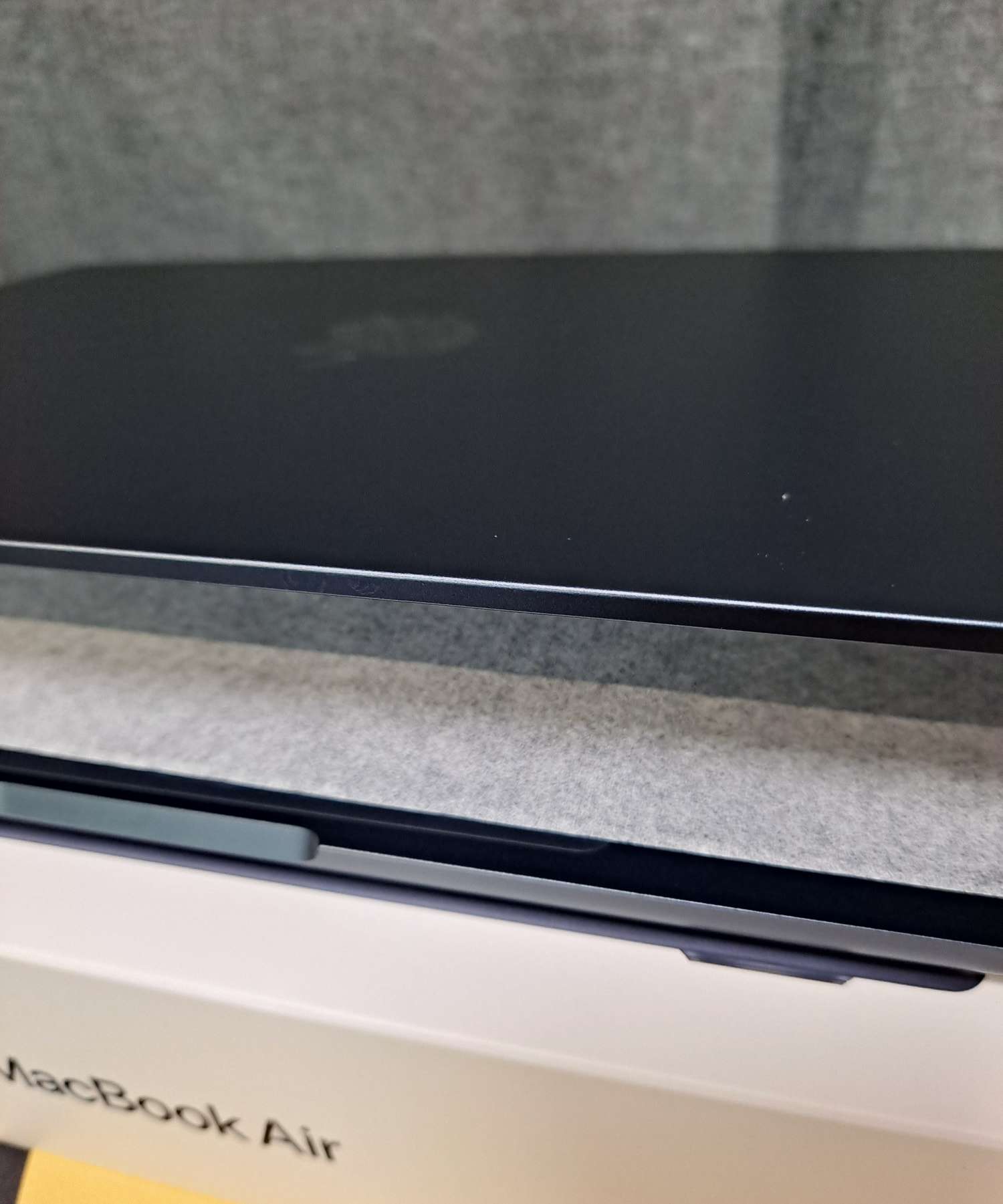 맥북본체 여는중