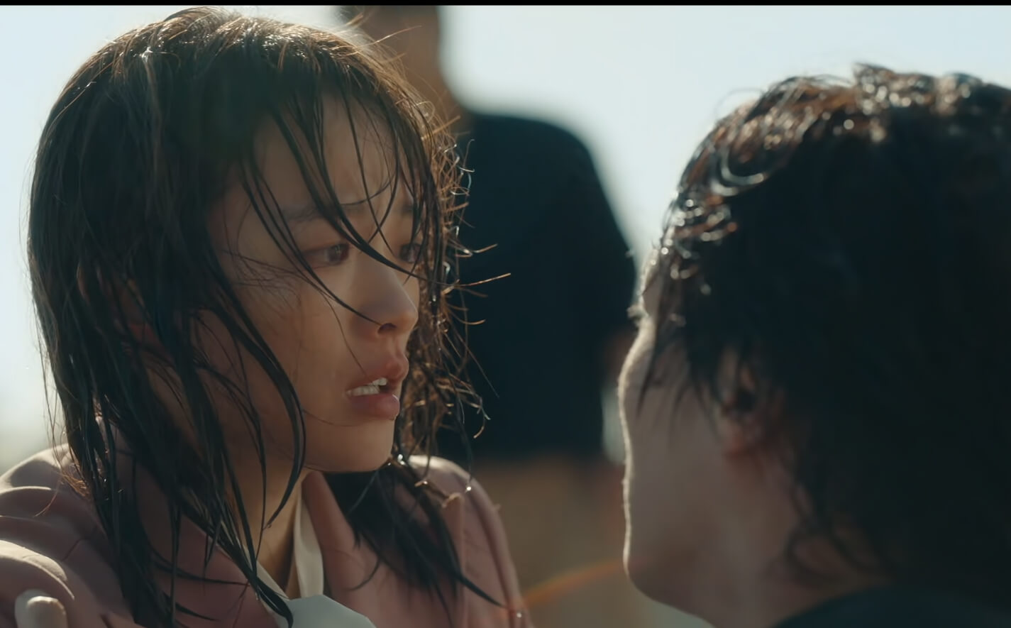 복귀주와 도다해가 서로를 마주보고 있음