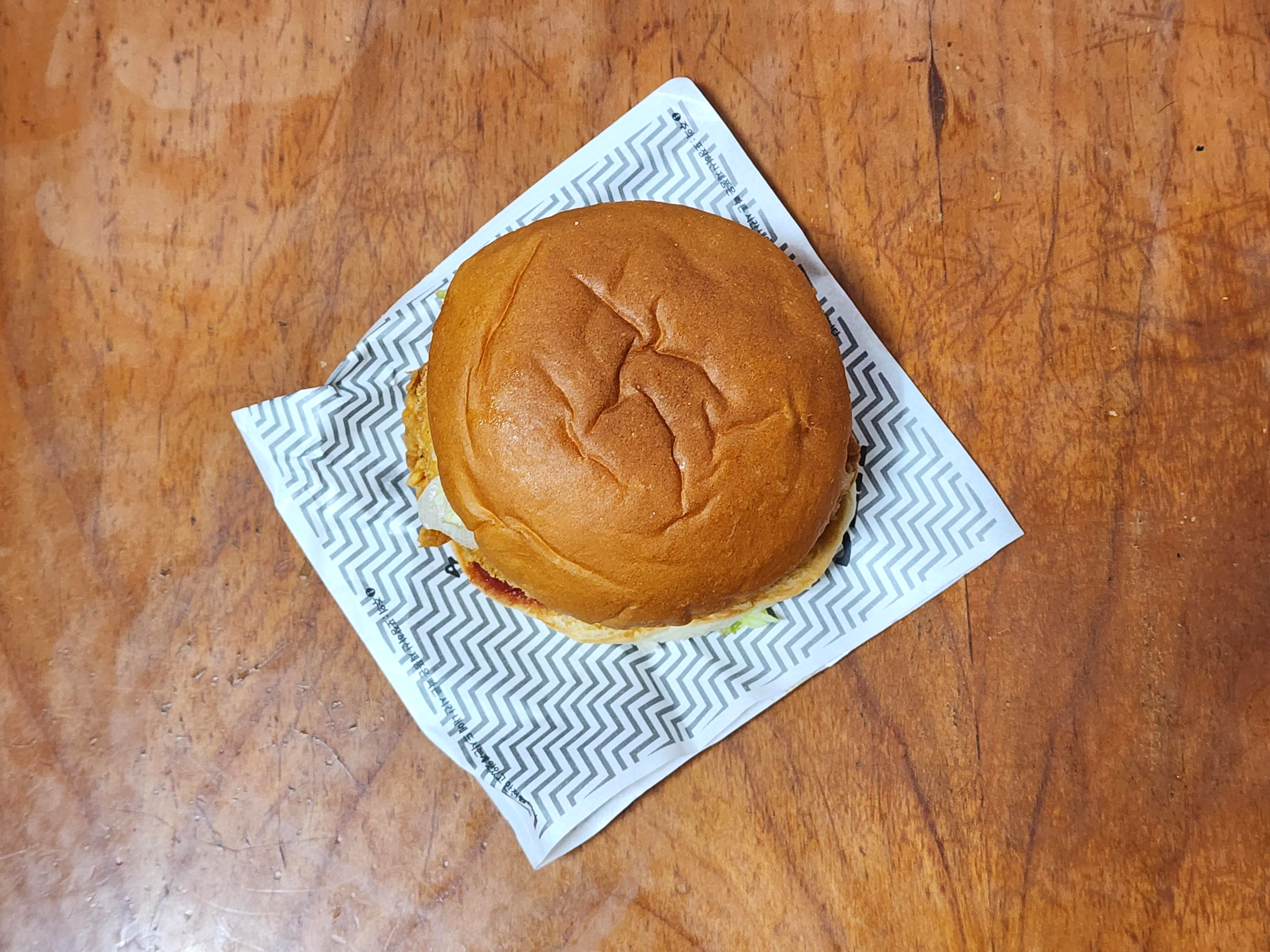 칠리모짜징거통다리버거