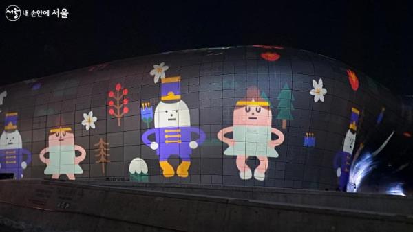 둠칫둠칫 몬스터 밴드가 크리스마스 재즈를 연주했다.