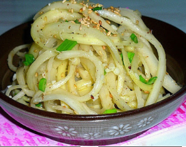 쓴맛 제거한 도라지나물 완성 모습