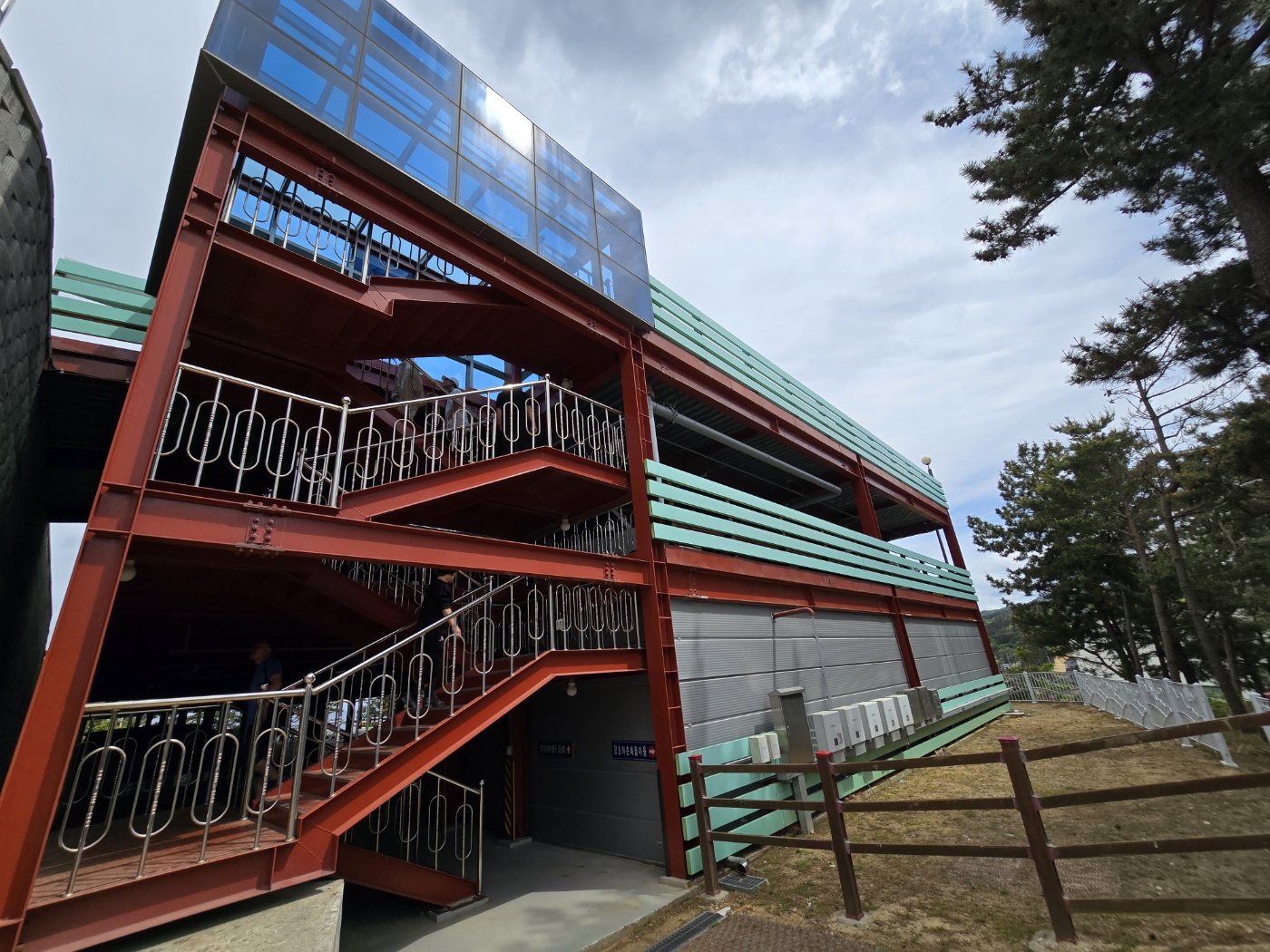 장호역주차장건물