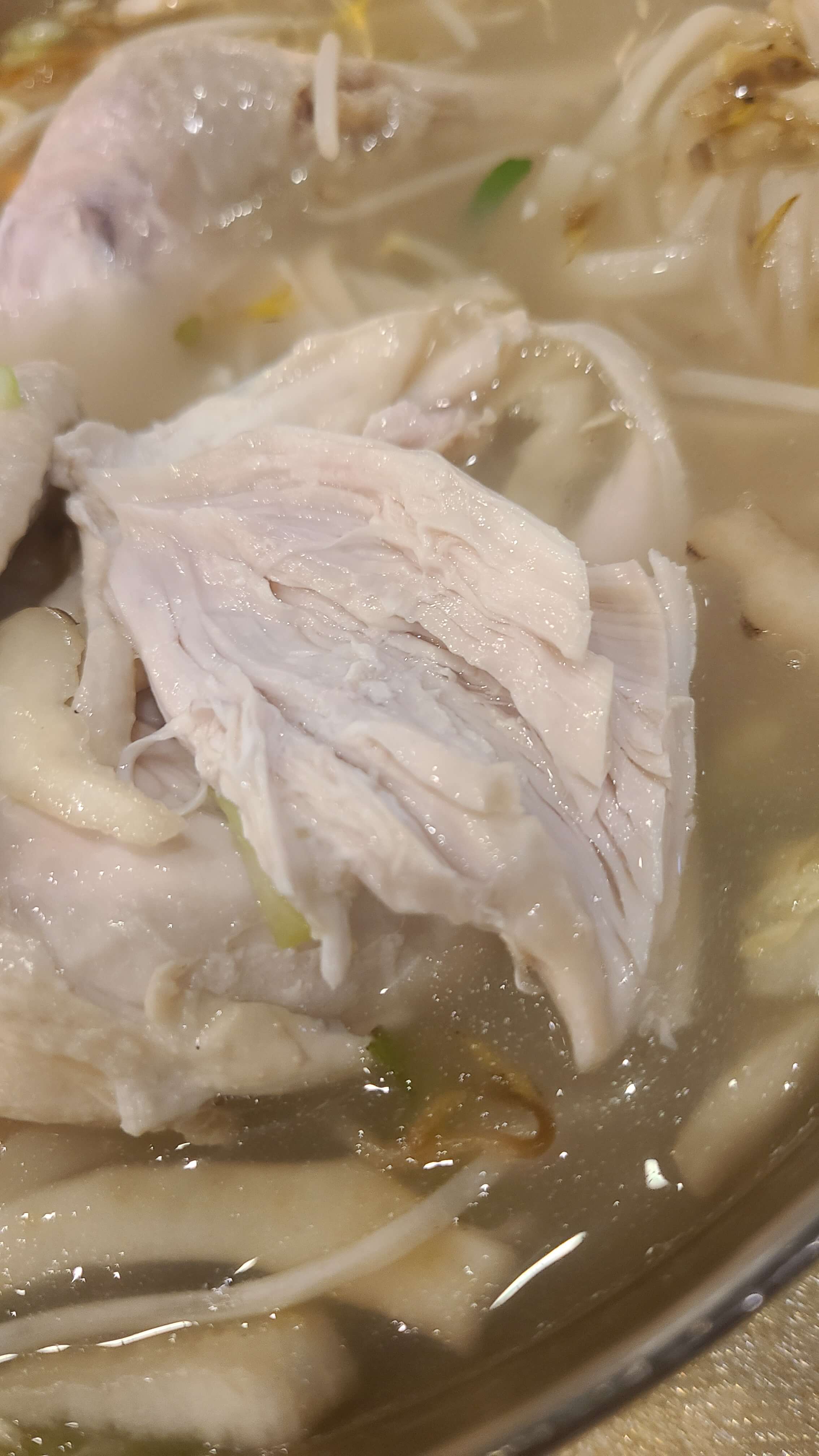 파주닭국수-닭칼국수-닭-디테일-2