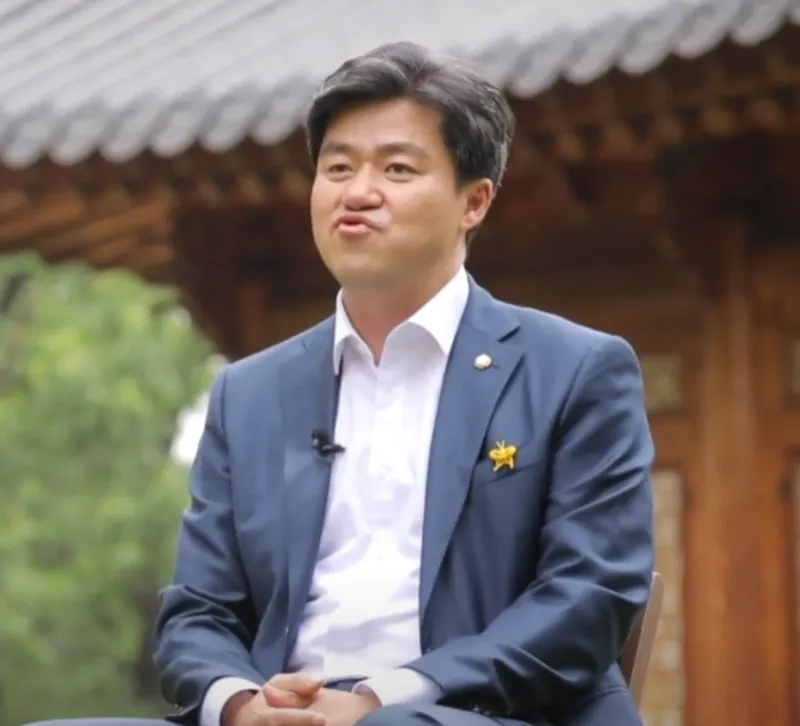 국회의원 인터뷰 사진29.webp