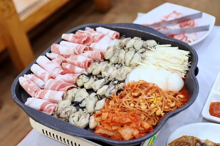 투데이 맛있는 메뉴 굴 삼합, 굴 어묵, 굴 탕수육, 석화찜, 항아리 물회 맛있는 식당 추천 통영 중앙시장 맛집