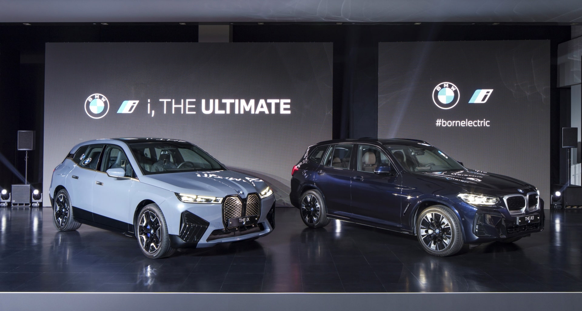 왼쪽은 BMW iX, 오른쪽이 BMW iX3입니다.