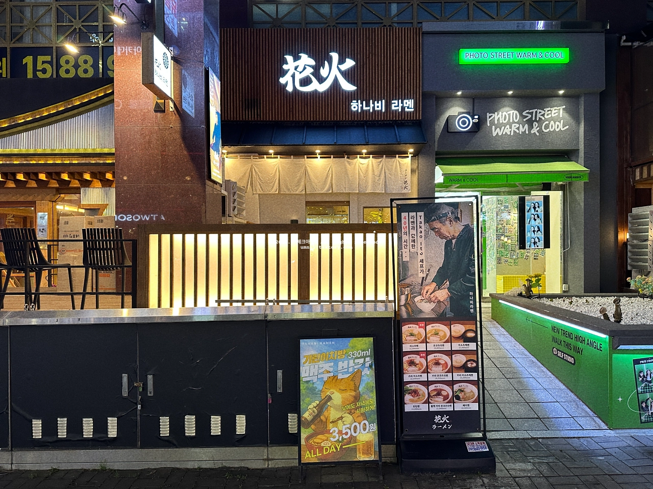 수원 인계동 나혜석거리 일본 라멘 맛집 추천 하나비라멘 식당 입구를 촬영한 사진