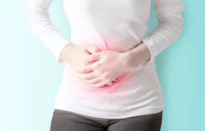 아랫배 아파하는 사람