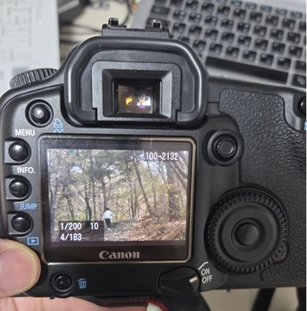 캐논 EOS 30D 후면 LCD와 이미지 리뷰 시스템의 기술적 설계와 사용자 경험 분석