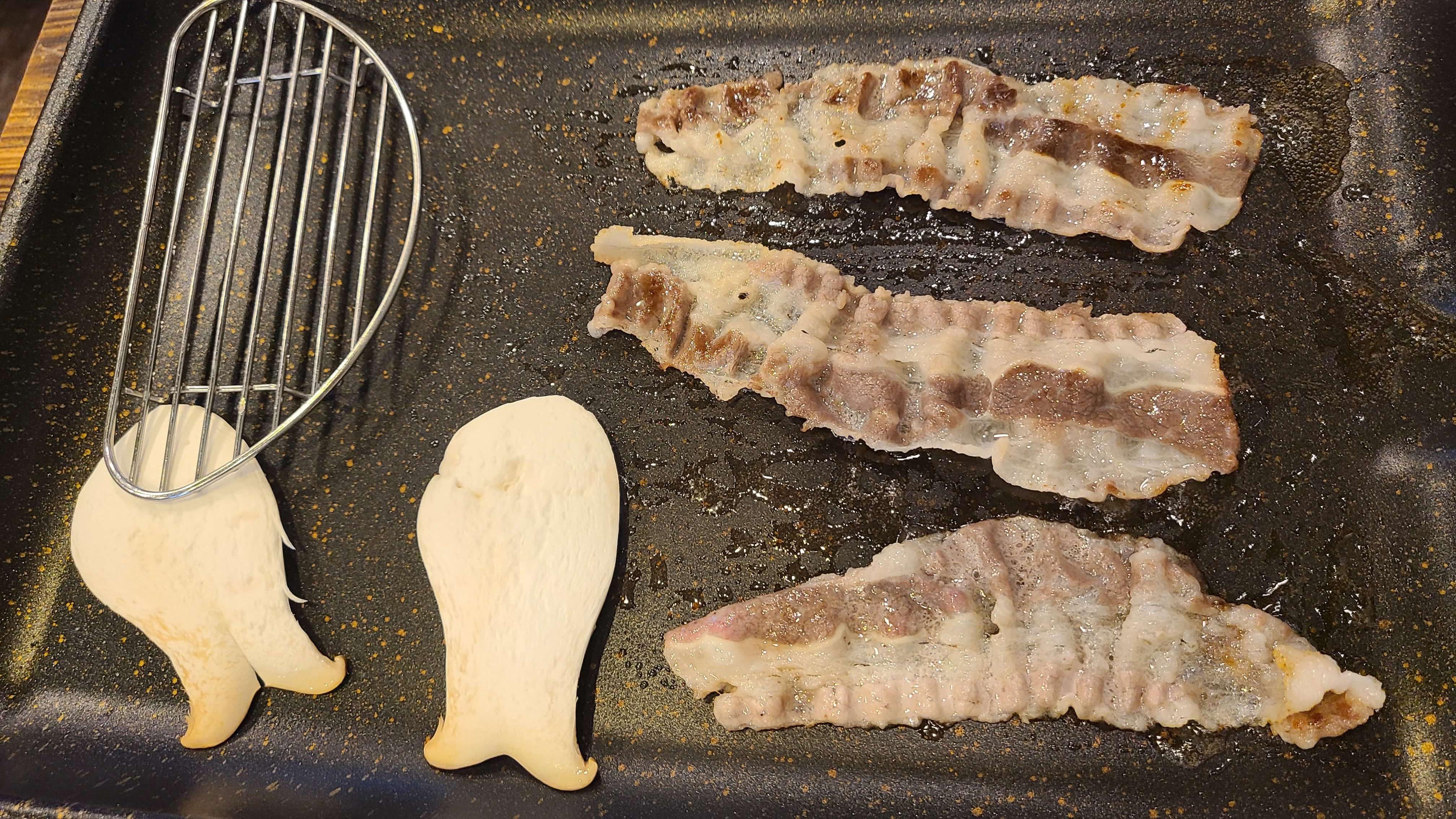 대박고기집-우삼겹-굽기