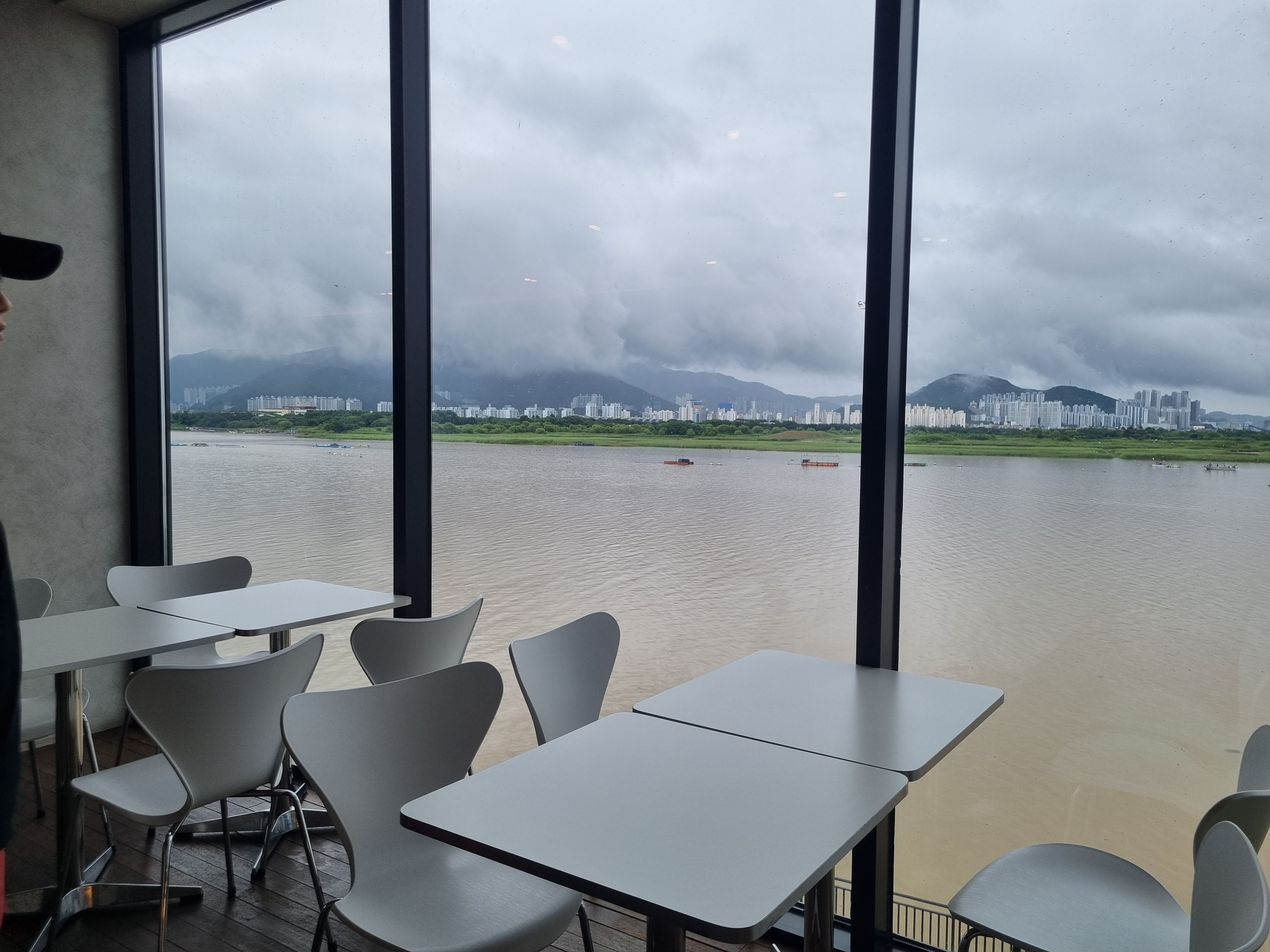 어라우즈 로스터리 카페