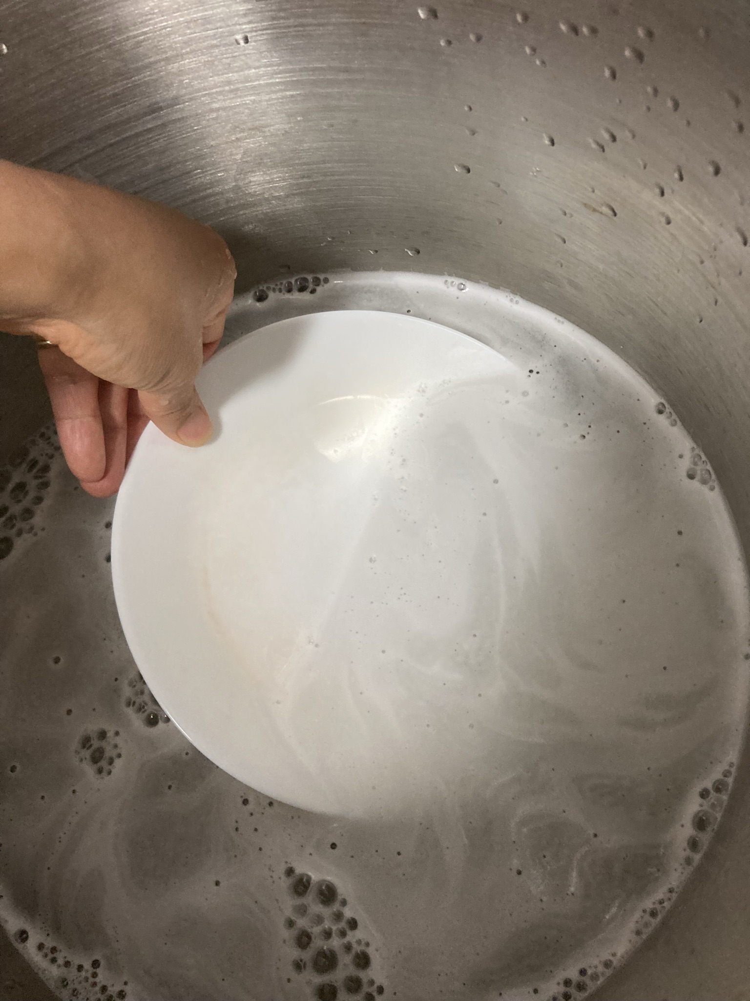 베이킹소다에 접시담구기