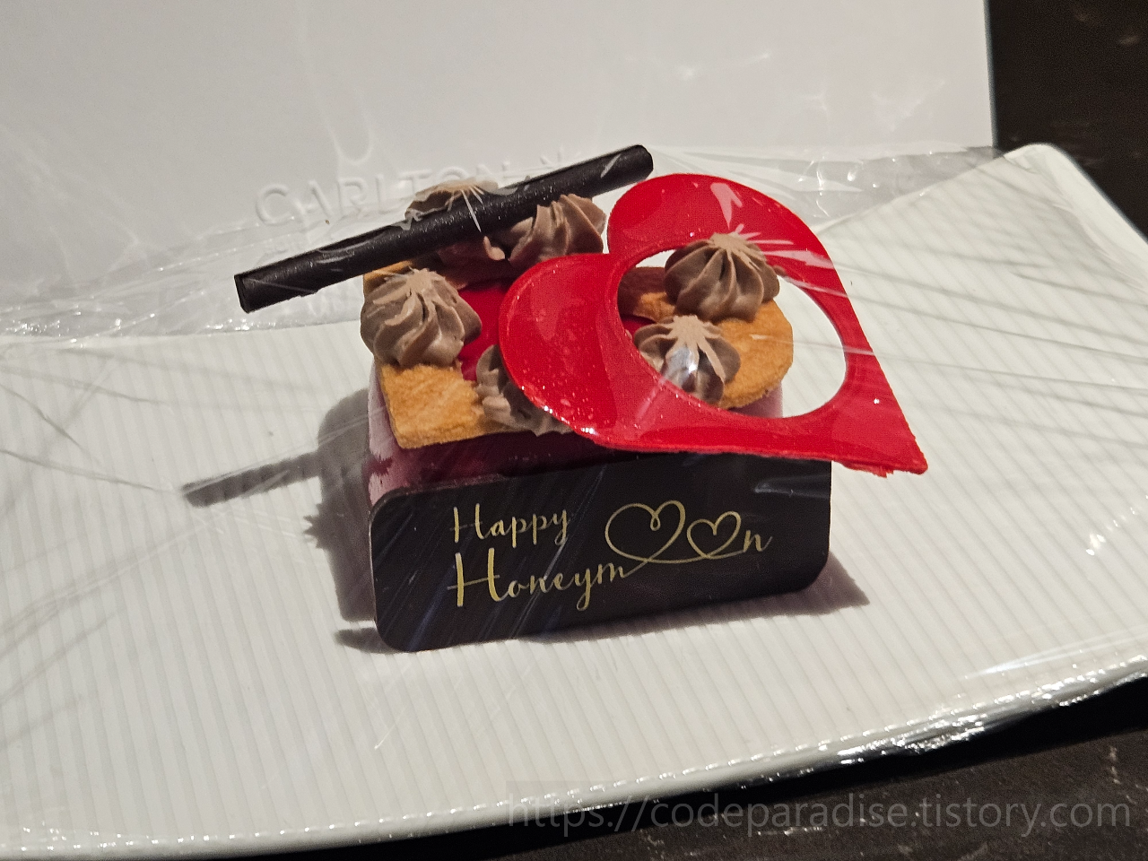 ํธํ
์ฌ์ง