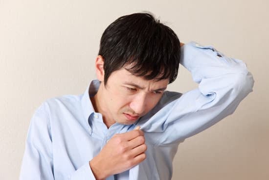 액취증 (Axillary Bromhidrosis): 원인, 증상 및 치료