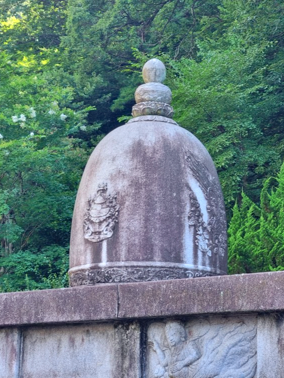 경남 하동 쌍계사: 맑은 계곡이 흐르는 지리산의 절