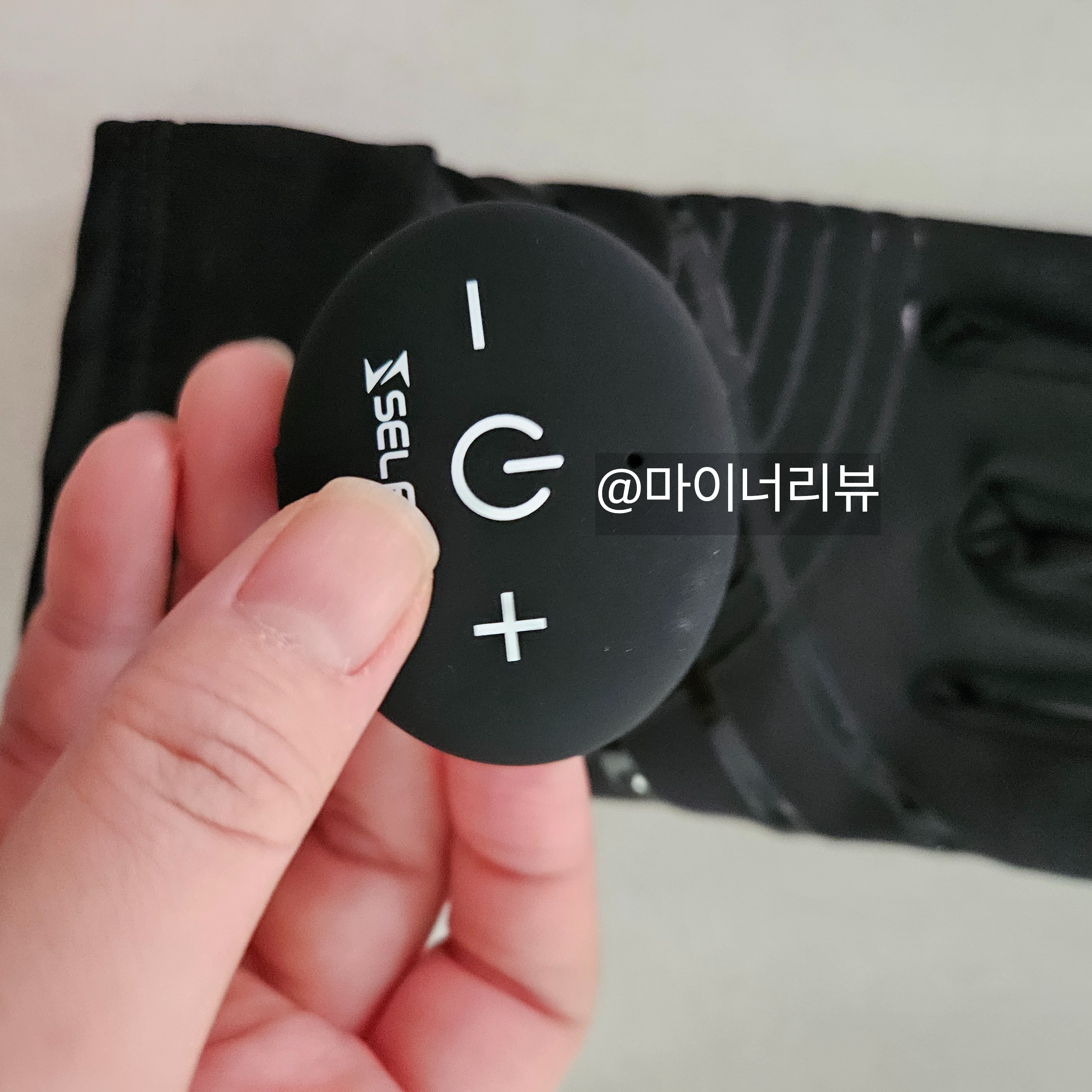 EMS 장갑 마사지기 승모근 셀프 마사지로 간편하게 풀기