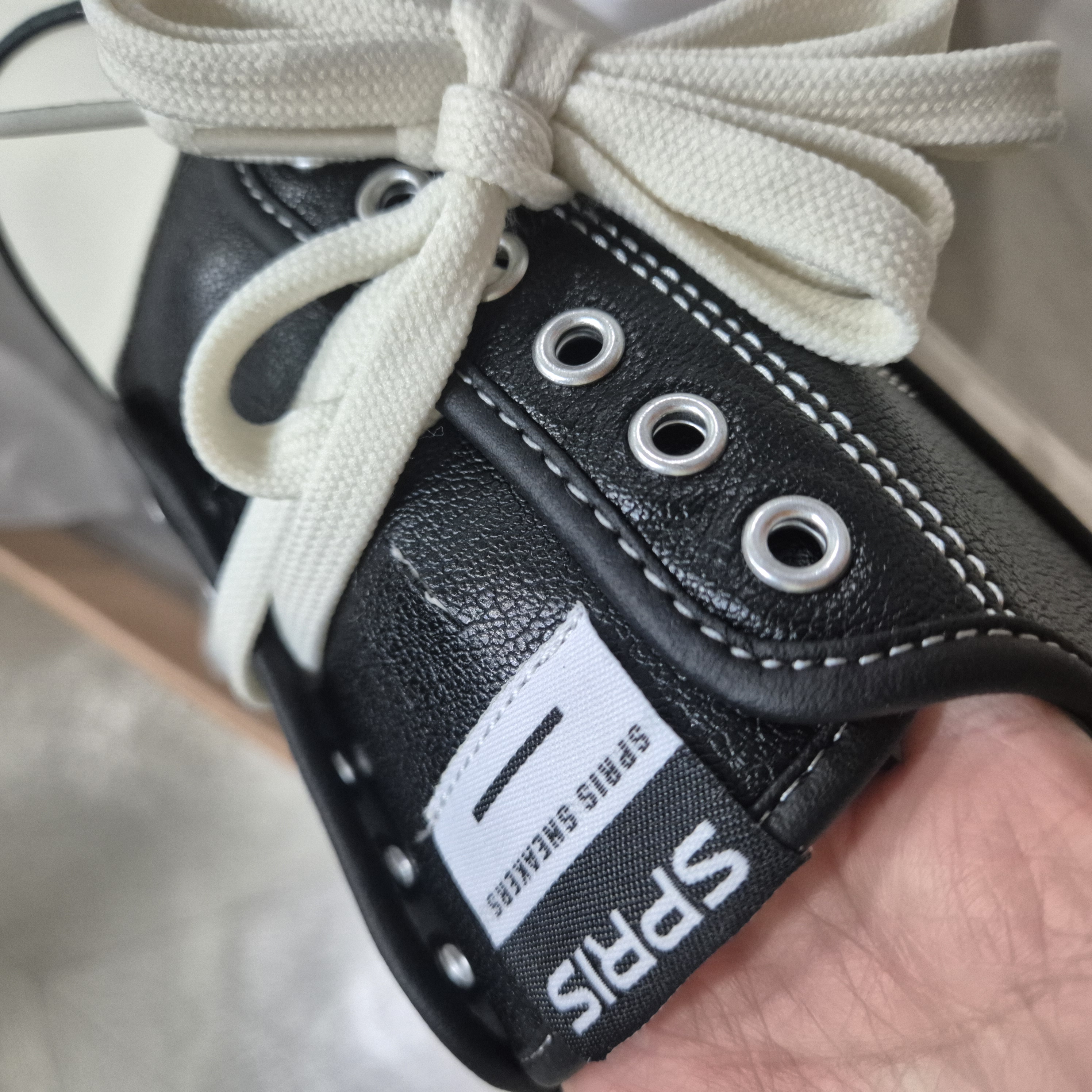 스프리스 4cm 키높이 운동화 겉면 줌인