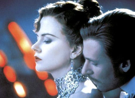 두 남녀 옆모습