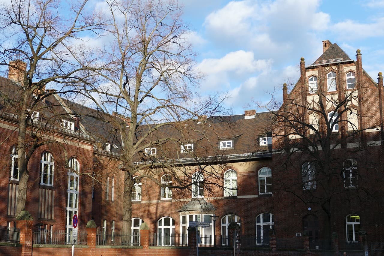 [해외탐방]독일 베를린 소련군 병원 폐허 탐방기 &ndash; 붉은 제국의 유산