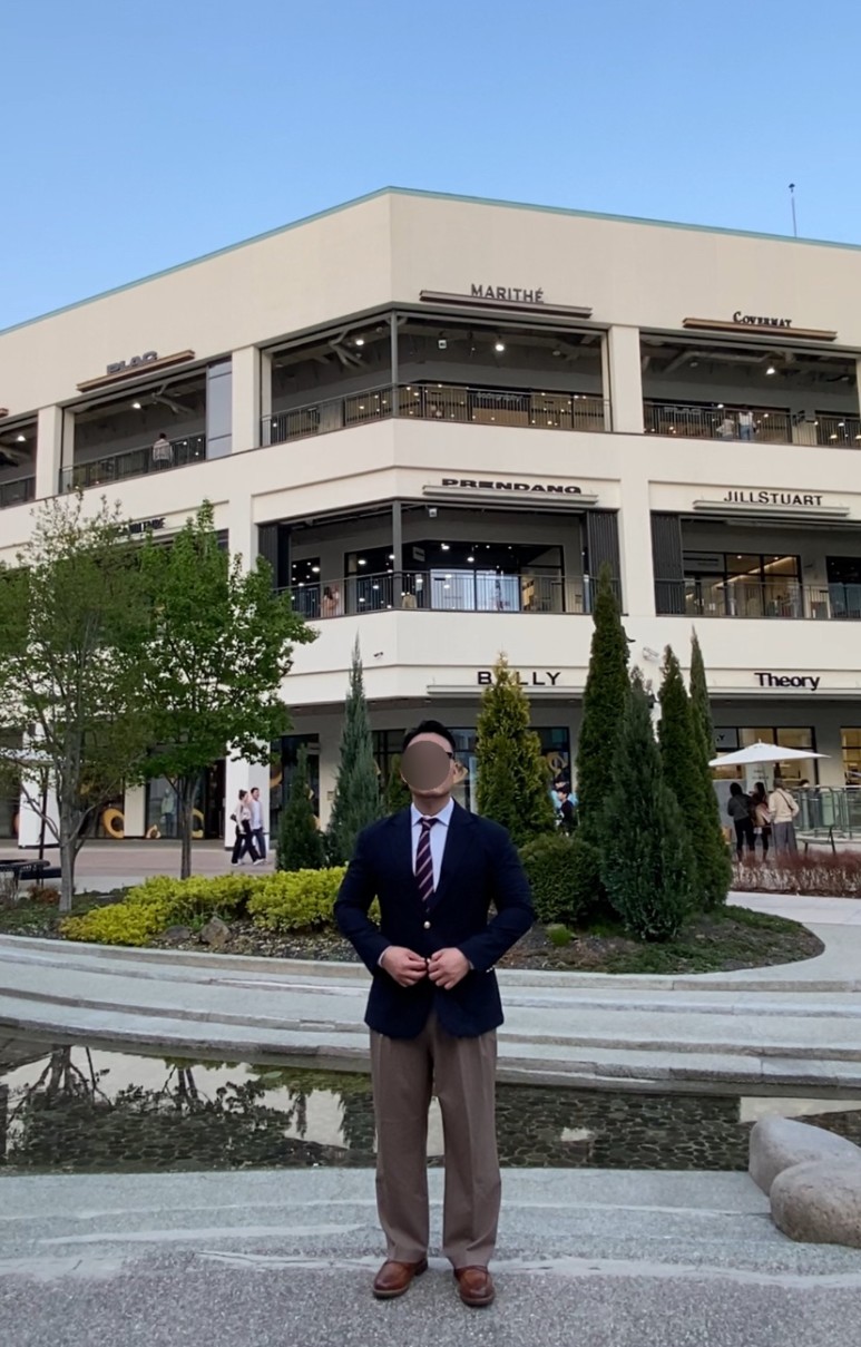 데일리룩(2024. 4. 7.)구제 금장네이비 블레이저, 남자 기본 셔츠, 사선 스트라이프 넥타이, 무신사 무신사스탠다드 쓰리턱 세미 벌룬 슬랙스, 스테파노로시 로퍼, 남자프레피룩