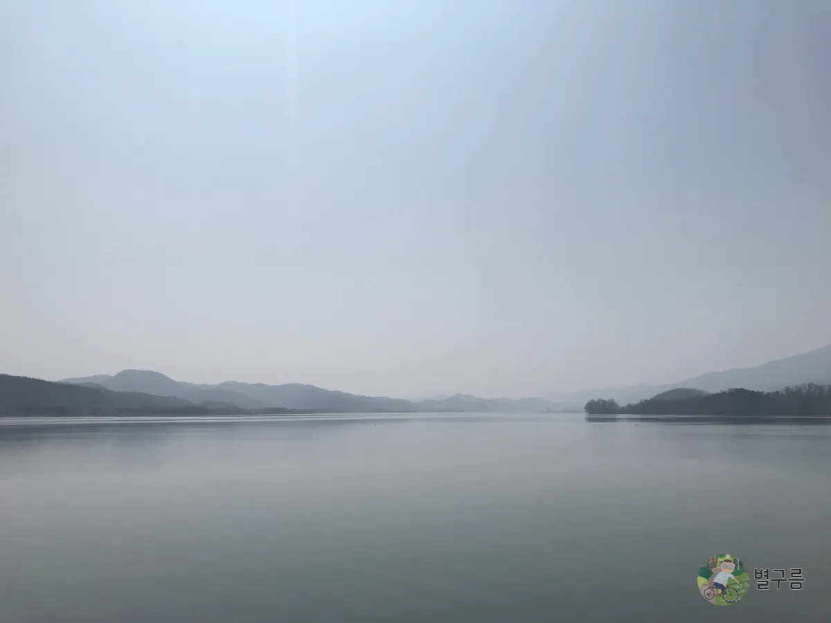 두물머리-능선-강위로-펼쳐져있다