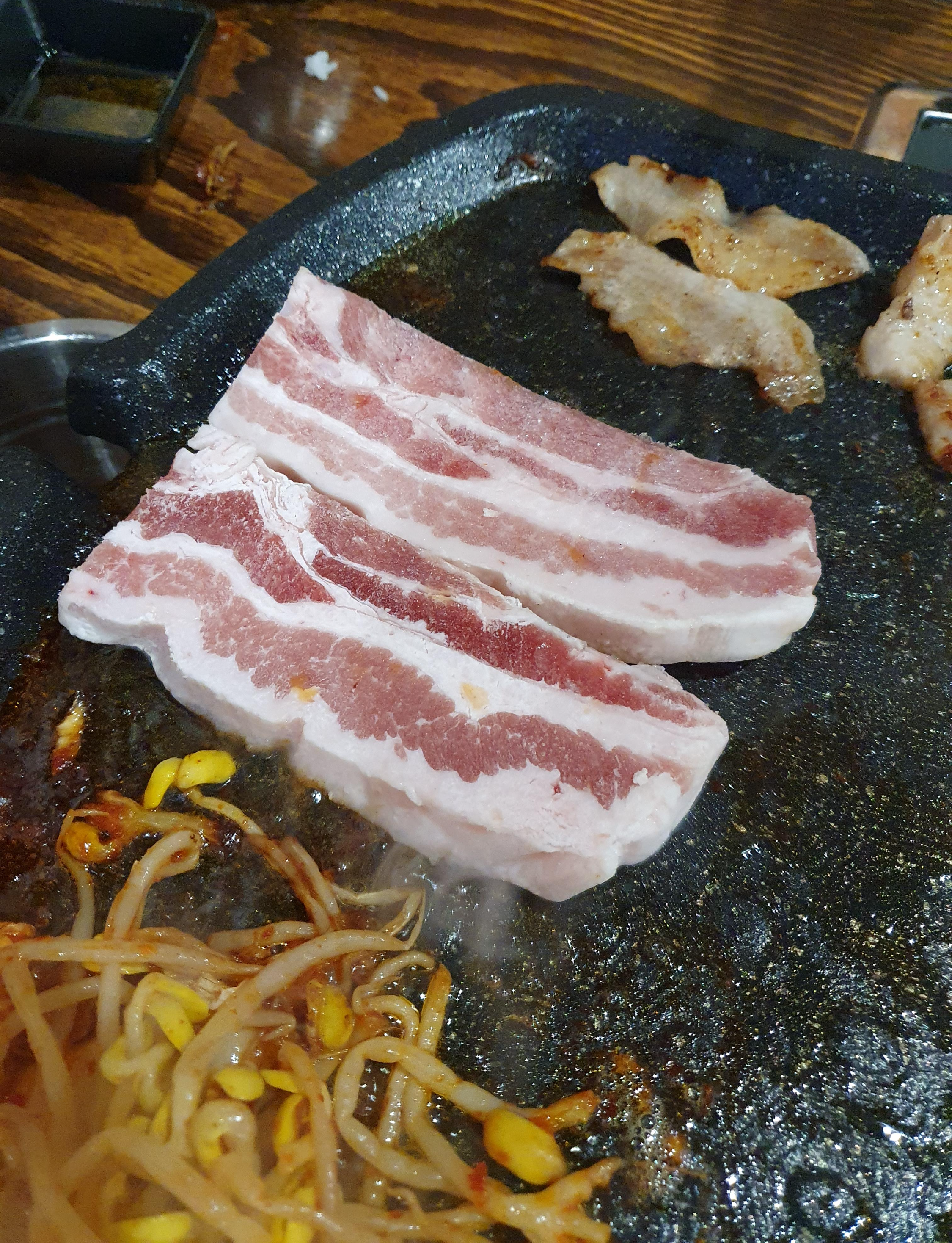 살살고기 상대점 투툼한 삼겹살~ 구워볼까?